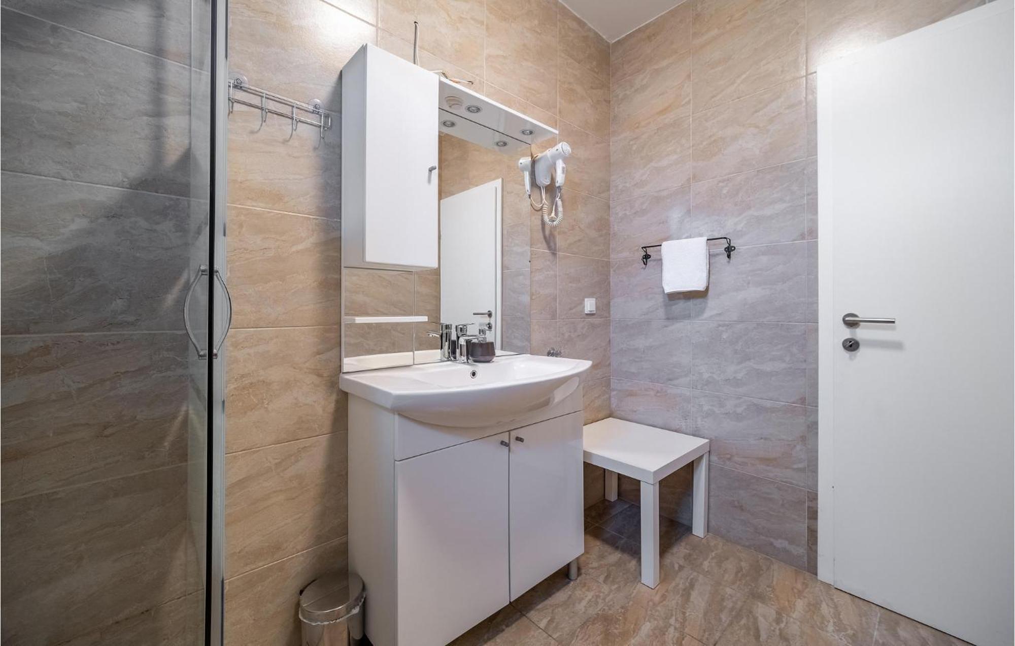 1 Bedroom Beautiful Apartment In Rakovica Εξωτερικό φωτογραφία