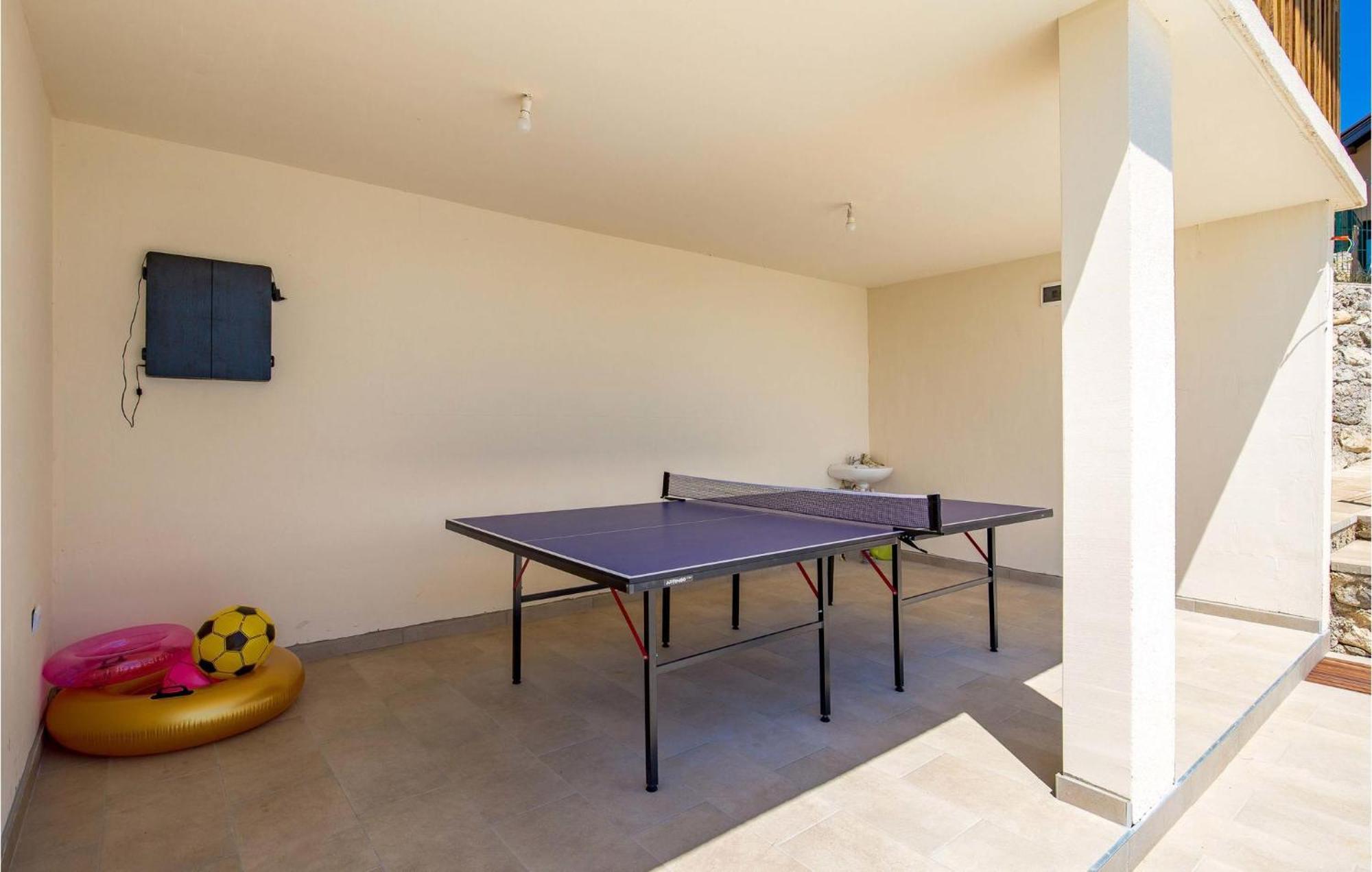 1 Bedroom Beautiful Apartment In Rakovica Εξωτερικό φωτογραφία