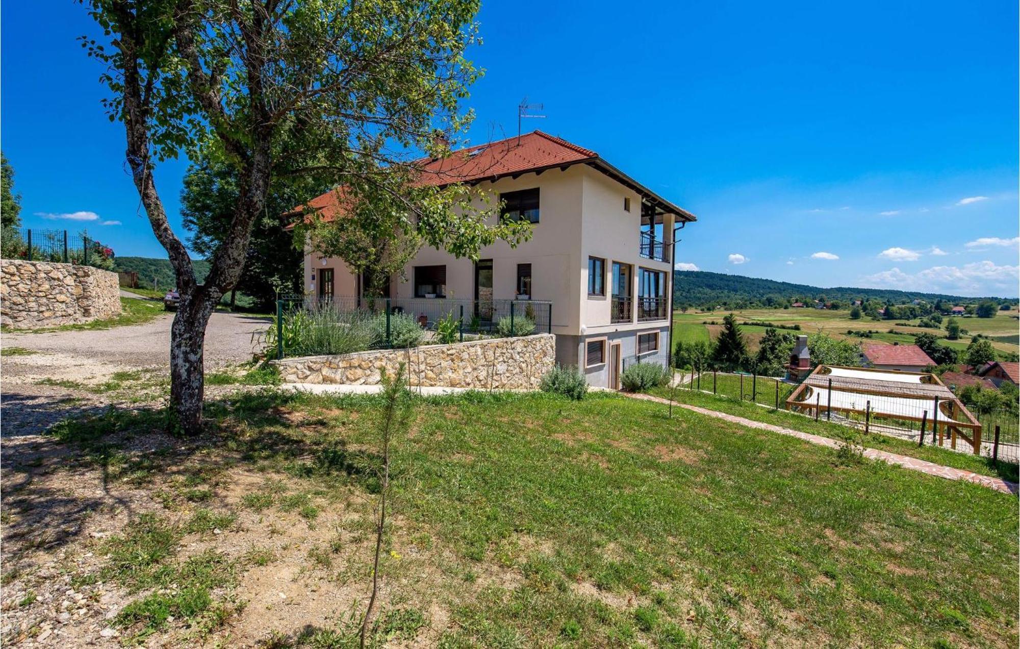 1 Bedroom Beautiful Apartment In Rakovica Εξωτερικό φωτογραφία