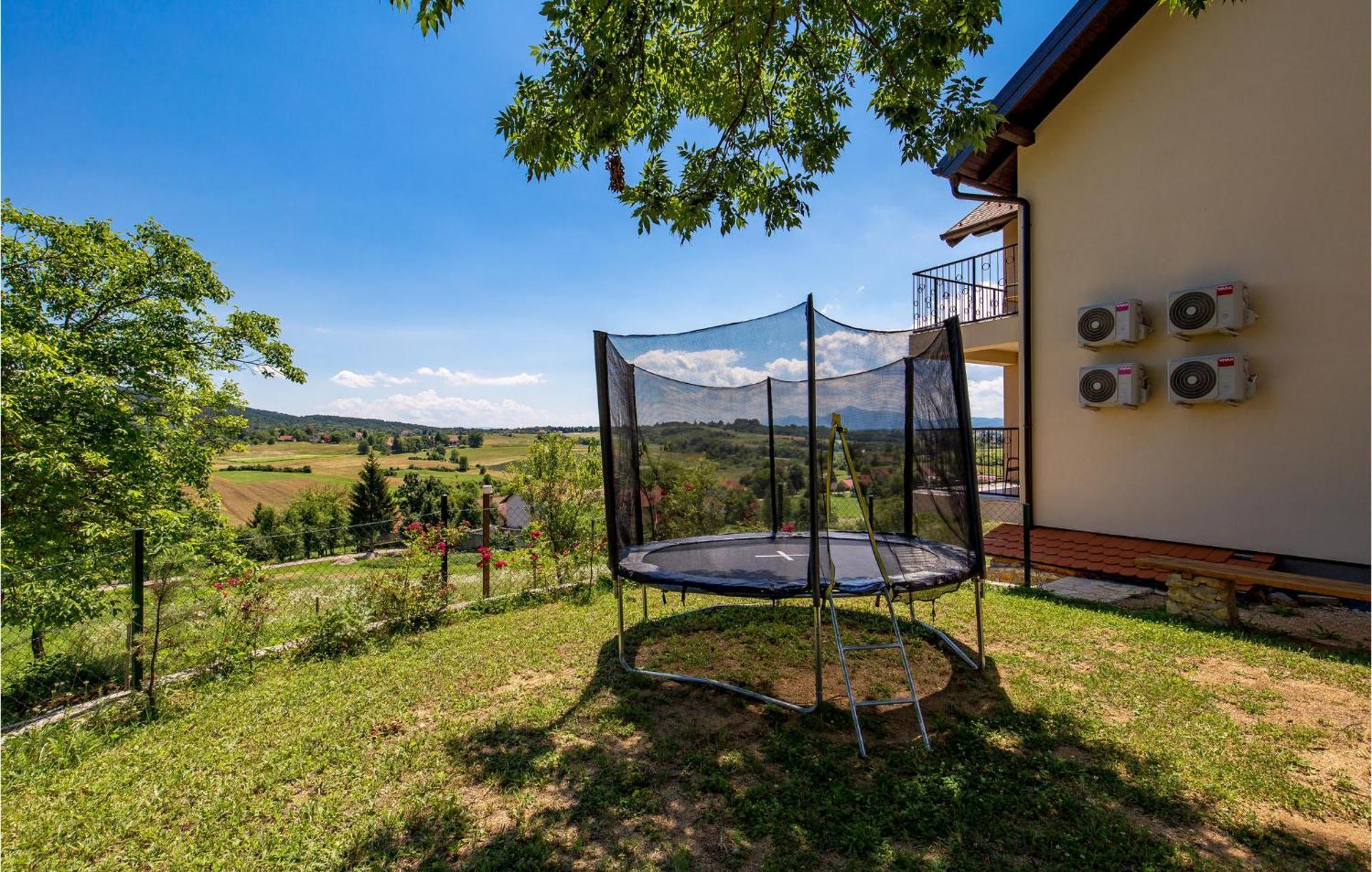 1 Bedroom Beautiful Apartment In Rakovica Εξωτερικό φωτογραφία