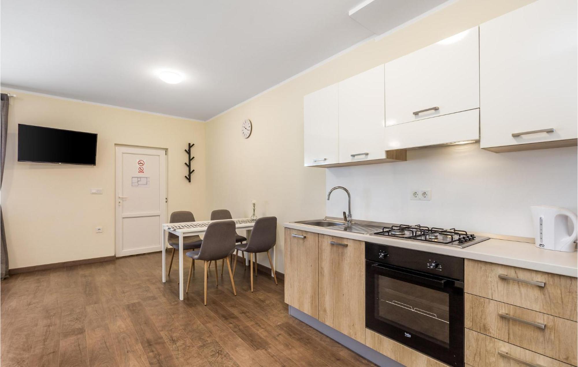 1 Bedroom Beautiful Apartment In Rakovica Εξωτερικό φωτογραφία
