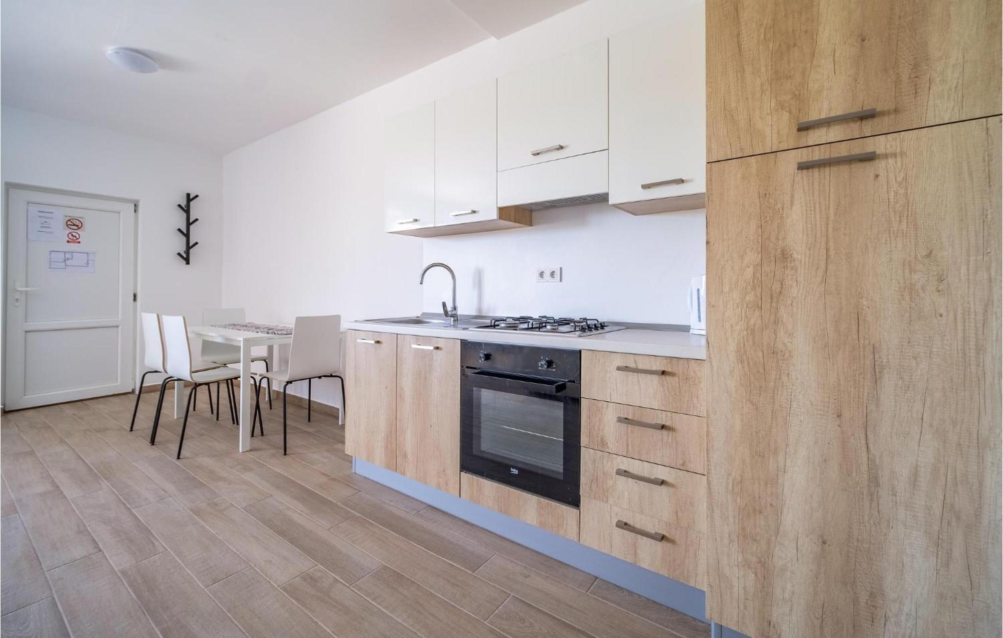 1 Bedroom Beautiful Apartment In Rakovica Εξωτερικό φωτογραφία