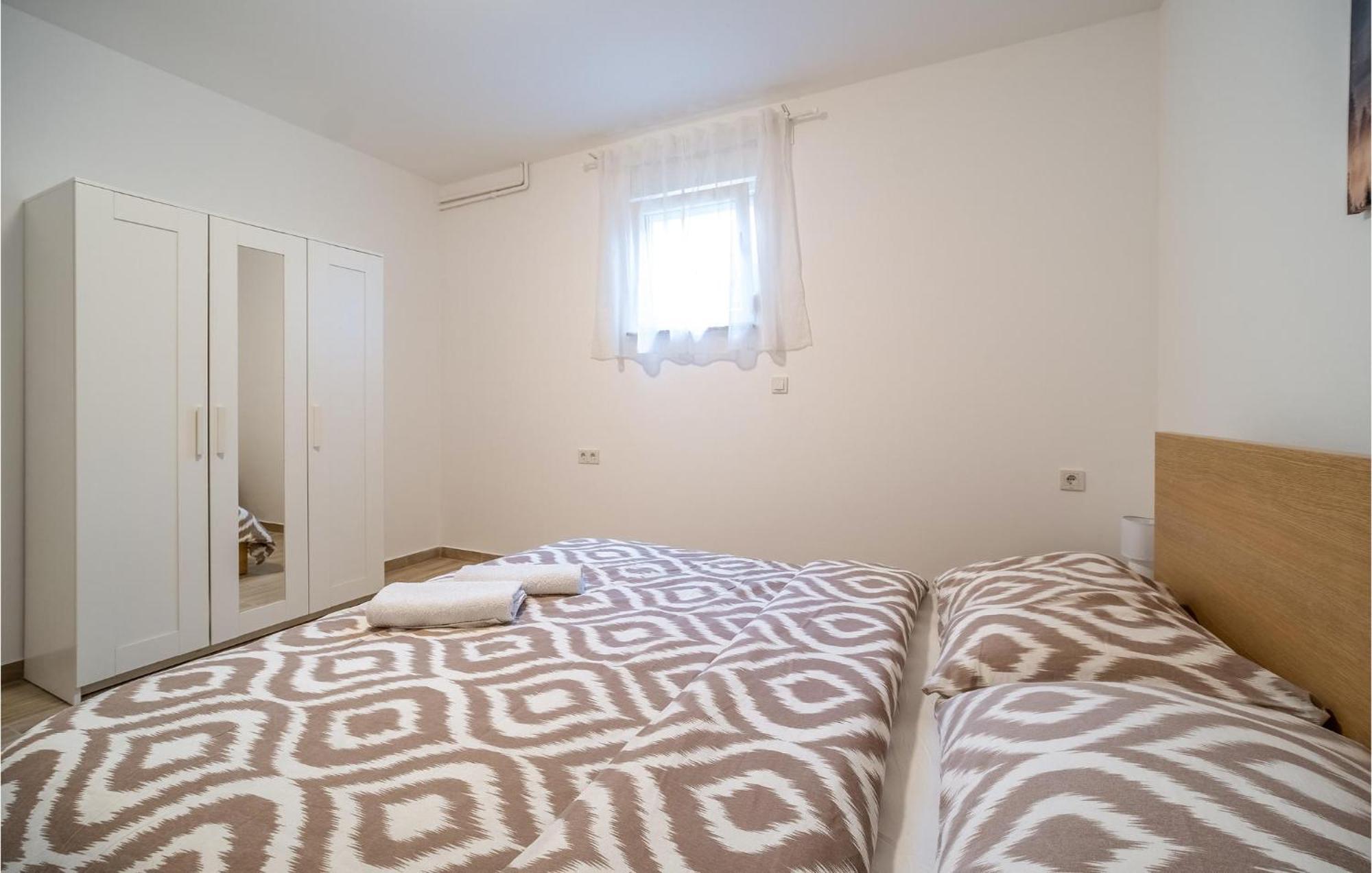 1 Bedroom Beautiful Apartment In Rakovica Εξωτερικό φωτογραφία